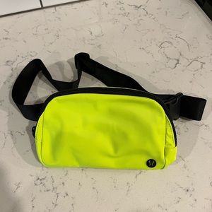 Lululemon Everywhere Belt Bag 1L - Neon Yellow.